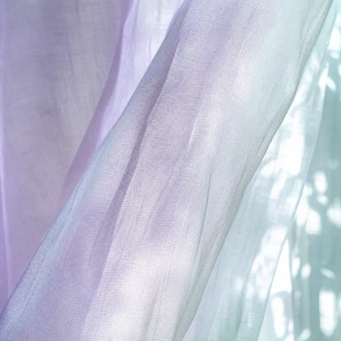 Voile lila y aqua en pliegues sueltos